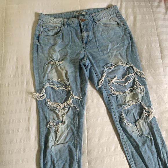 Very distressed jeans - Picture 2 of 3